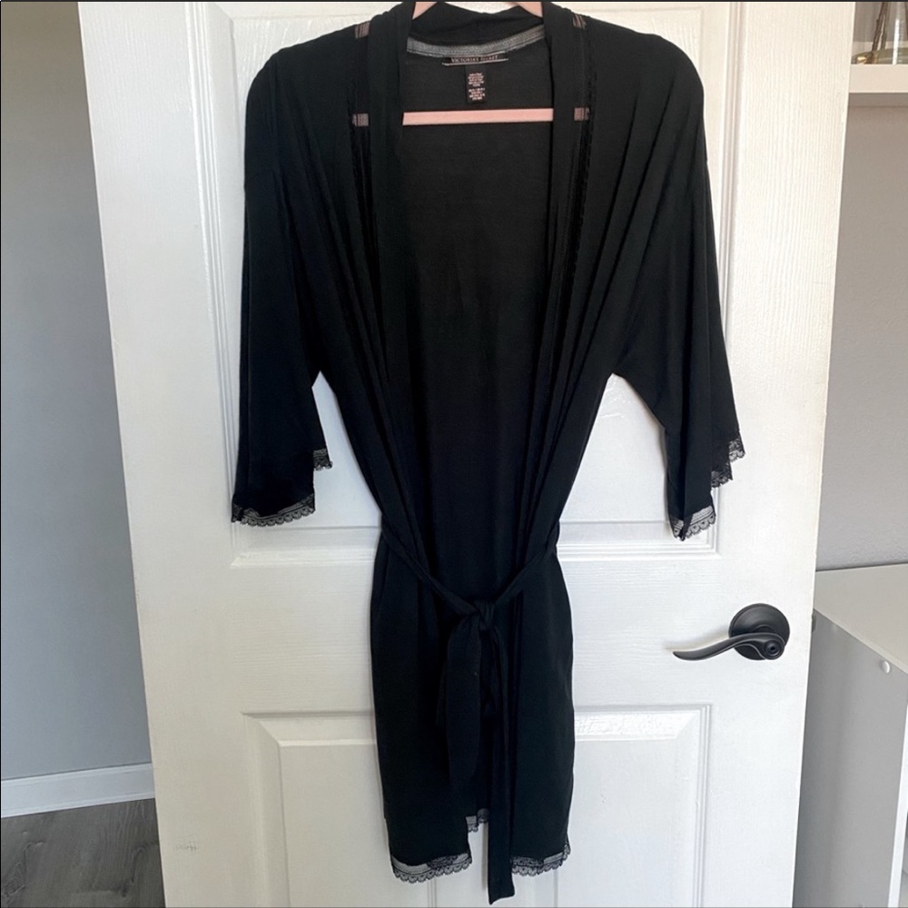 VS XS/S Lace-Trimmed Robe